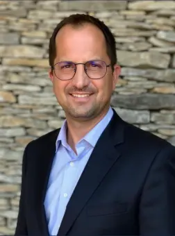 Portrait de Sébastien Delasse - fondateur des compagnons de l'immobilier